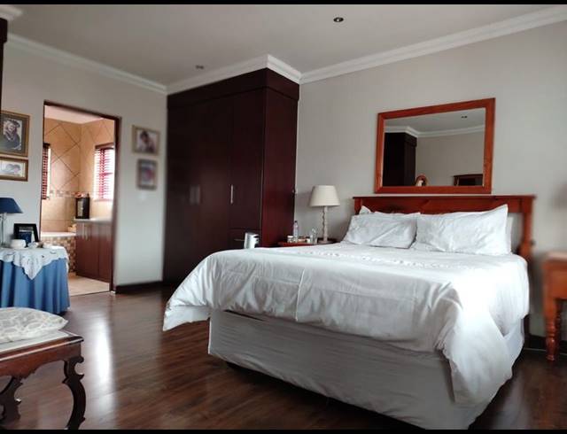 4 BEDROOM HOUSE FOR SALE IN AMBERFIELD MANOR